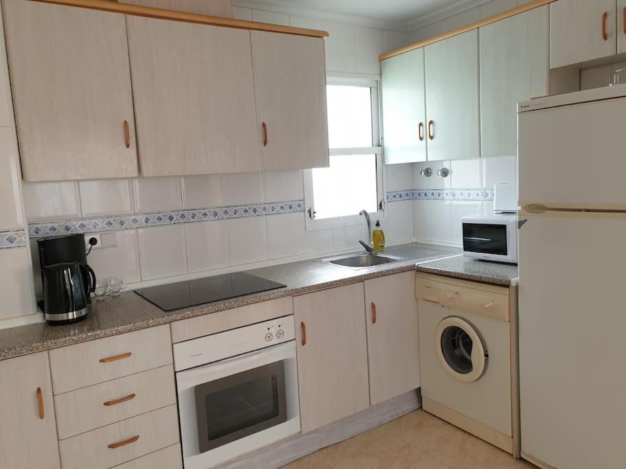 Nice Holidays Apartment In Torreveja, Torrevieja Exteriör bild
